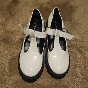 ❤️5 for $20❤️Madden Girl White Platform Shoes